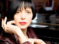 Helen Schneider im Lörracher Burghof Helen Schneider im Lörracher Burghof