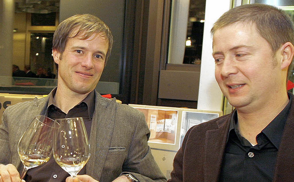 Stephan Attmann (rechts) leitet seit dem vergangenen Jahr das Weingut Dr. ...