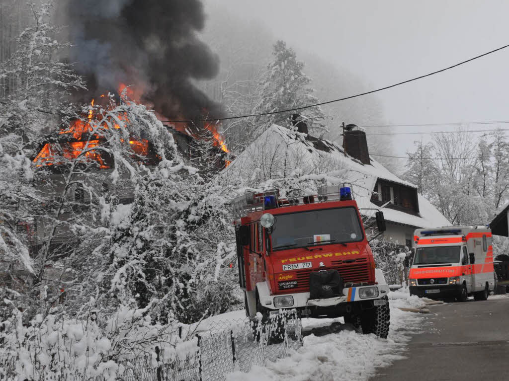 Münstertal: Brand in Münstertal: Feuer im Dachgeschoss – Rentnerin