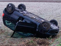 Auto landet in Dundenheim auf dem Dach Auto landet in Dundenheim auf dem Dach