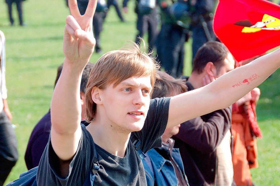 Kehl fest in Polizei-Hand – der Ostermarsch der Demonstranten bleibt friedlich. (Foto: Helmut Seller) Kehl fest in Polizei-Hand – der Ostermarsch der Demonstranten bleibt friedlich. (Foto: Helmut Seller)