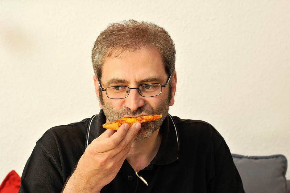 Und die Nummer 3? "Glitzert schön in der Sonne, so fettig ist das. Schmeckt aber nach rein gar nichts, wie Tomatensauce mit Zellophanpapier drüber. " (Foto: Ingo Schneider) Und die Nummer 3? "Glitzert schön in der Sonne, so fettig ist das. Schmeckt aber nach rein gar nichts, wie Tomatensauce mit Zellophanpapier drüber. " (Foto: Ingo Schneider)