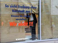 Freiburger Karstadt-Mitarbeiter unter Schock Freiburger Karstadt-Mitarbeiter unter Schock