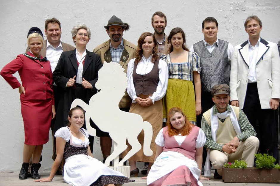 Die Stimmung ist bestens beim Theater im Steinbruch, das mit dem "Weißen Rössl am Wolfgangsee" am Freitag, 19. Mai Premiere hat (Foto: Sylvia-Karina Jahn) Die Stimmung ist bestens beim Theater im Steinbruch, das mit dem "Weißen Rössl am Wolfgangsee" am Freitag, 19. Mai Premiere hat (Foto: Sylvia-Karina Jahn)