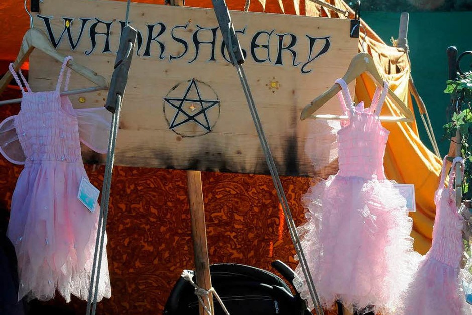 Mittelalter im Dreiländergarten: Heerlager, Märkte, Kostümierte und viele Zuschauer (Foto: Andrea Schiffner) Mittelalter im Dreiländergarten: Heerlager, Märkte, Kostümierte und viele Zuschauer (Foto: Andrea Schiffner)
