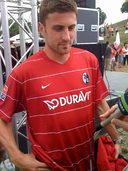 Neues Trikot: SC Freiburg spielt nadelgestreift Neues Trikot: SC Freiburg spielt nadelgestreift