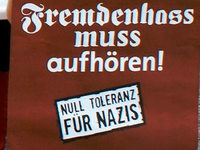 Aktion von Neonazis ruft Protest hervor Aktion von Neonazis ruft Protest hervor