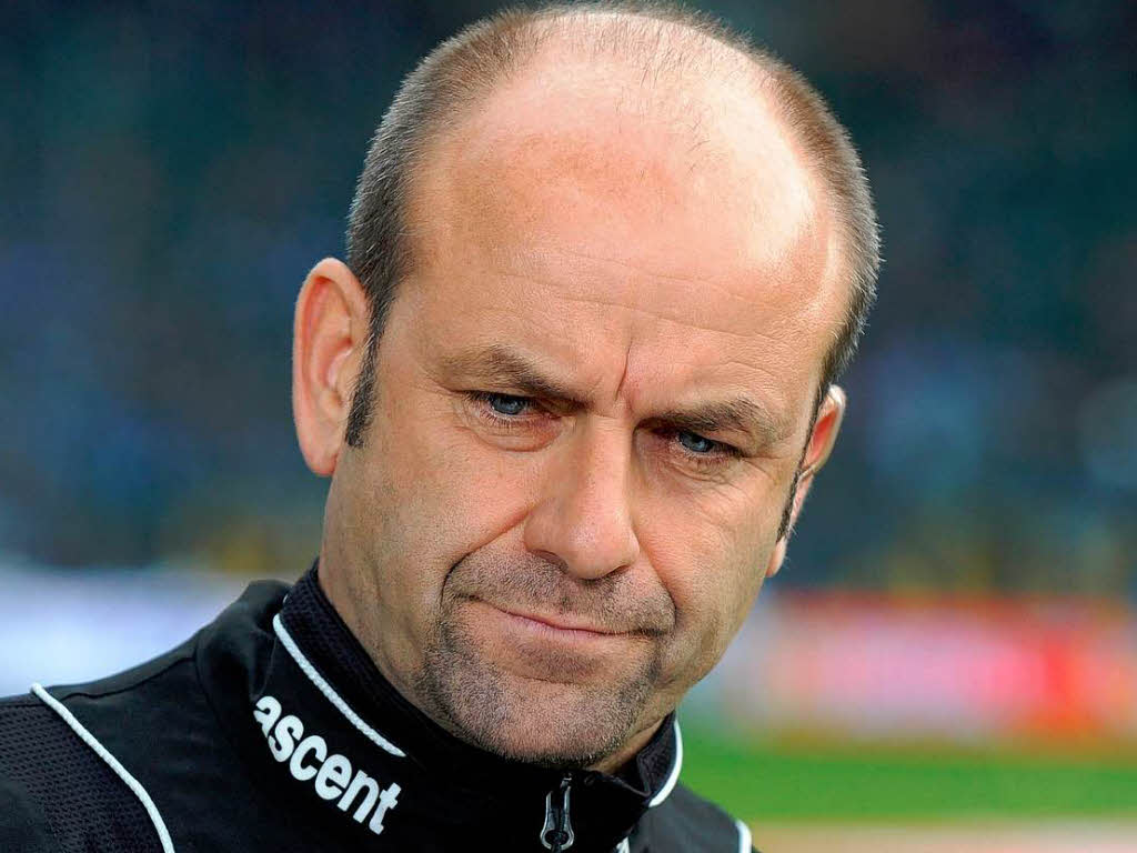 Bundesliga: Schwacher Saisonstart: KSC-Trainer Edmund Becker beurlaubt ...