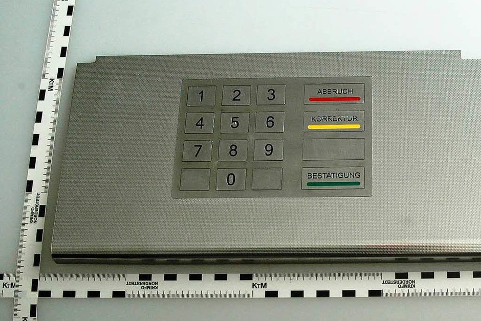 Wie diese von der Polizei sichergestellte Tastaturattrappe zeigt, verstehen die Fälscher ihr Handwerk. (Foto: LKA Bayern) Wie diese von der Polizei sichergestellte Tastaturattrappe zeigt, verstehen die Fälscher ihr Handwerk. (Foto: LKA Bayern)