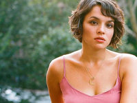 Norah Jones: "Schmerz kann positiv sein" Norah Jones: "Schmerz kann positiv sein"