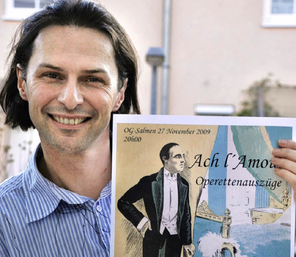 Patrick Labiche mit seinem Konzertplakat Foto: Gertrude Siefke