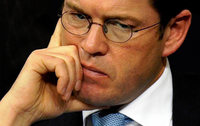 Guttenberg bewertet Luftangriff als unangemessen Guttenberg bewertet Luftangriff als unangemessen