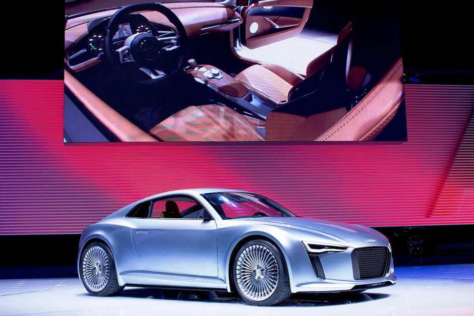 Einer der Höhepunkte: Die Weltpremiere der Elektrostudie e-tron von Audi. (Foto: dpa) Einer der Höhepunkte: Die Weltpremiere der Elektrostudie e-tron von Audi. (Foto: dpa)