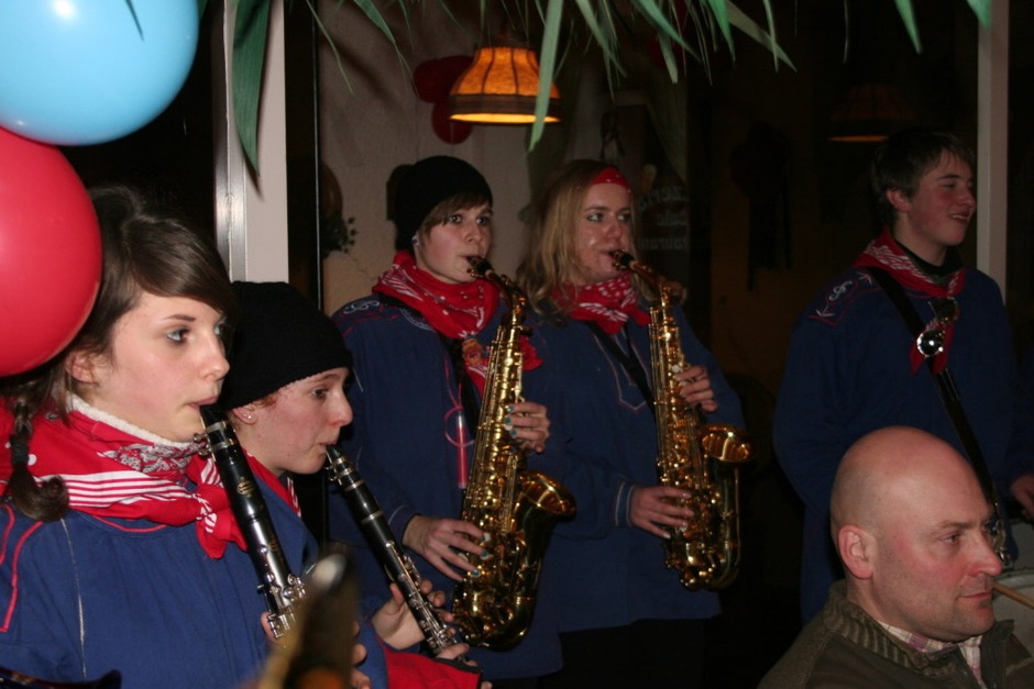 Auch in den Buden, Zelten und Wirtschaften sorgten die Bonndorfer Musiker für Stimmung. (Foto: Uli Spielberger) Auch in den Buden, Zelten und Wirtschaften sorgten die Bonndorfer Musiker für Stimmung. (Foto: Uli Spielberger)