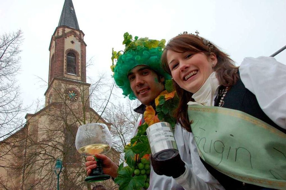 Auch in Hartheim waren die Narren beim großen Fasnetumzug der "Rheingeister" völlig aus dem Häuschen. (Foto: Markus Donner) Auch in Hartheim waren die Narren beim großen Fasnetumzug der "Rheingeister" völlig aus dem Häuschen. (Foto: Markus Donner)