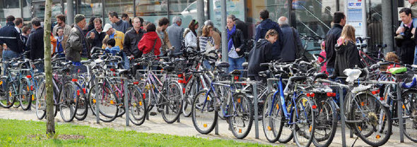 Freiburg FahrradFrühling bringt viel Volk ins Rollen