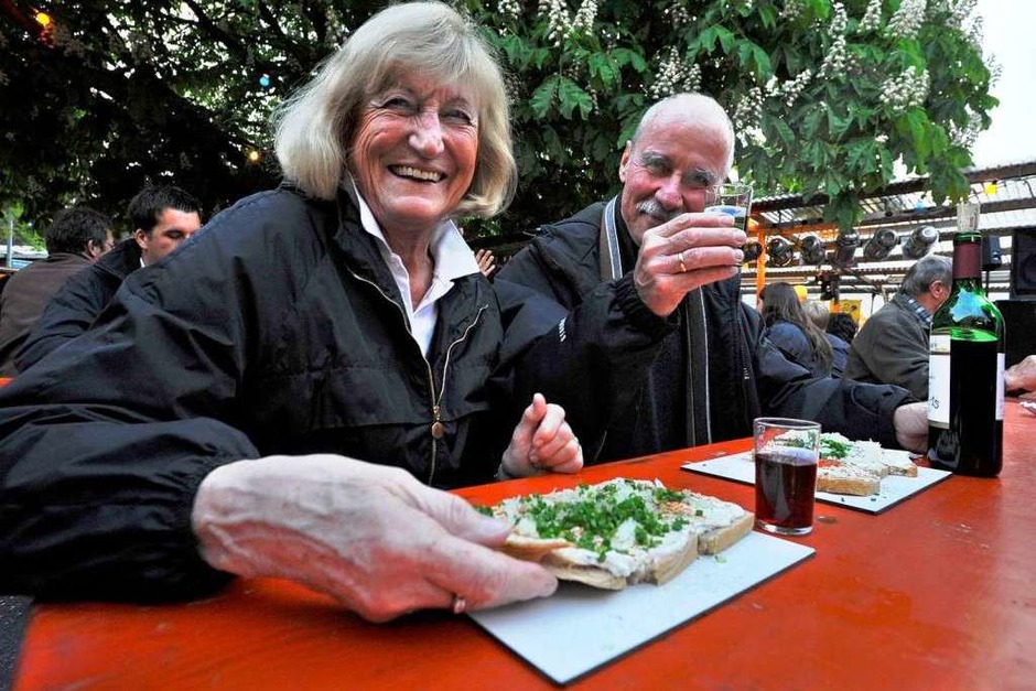 Wein, Gesang – und auch der Rest kommt nicht zu kurz: Eindrücke von den St. Georgener Weintagen (Foto: Michael Bamberger) Wein, Gesang – und auch der Rest kommt nicht zu kurz: Eindrücke von den St. Georgener Weintagen (Foto: Michael Bamberger)