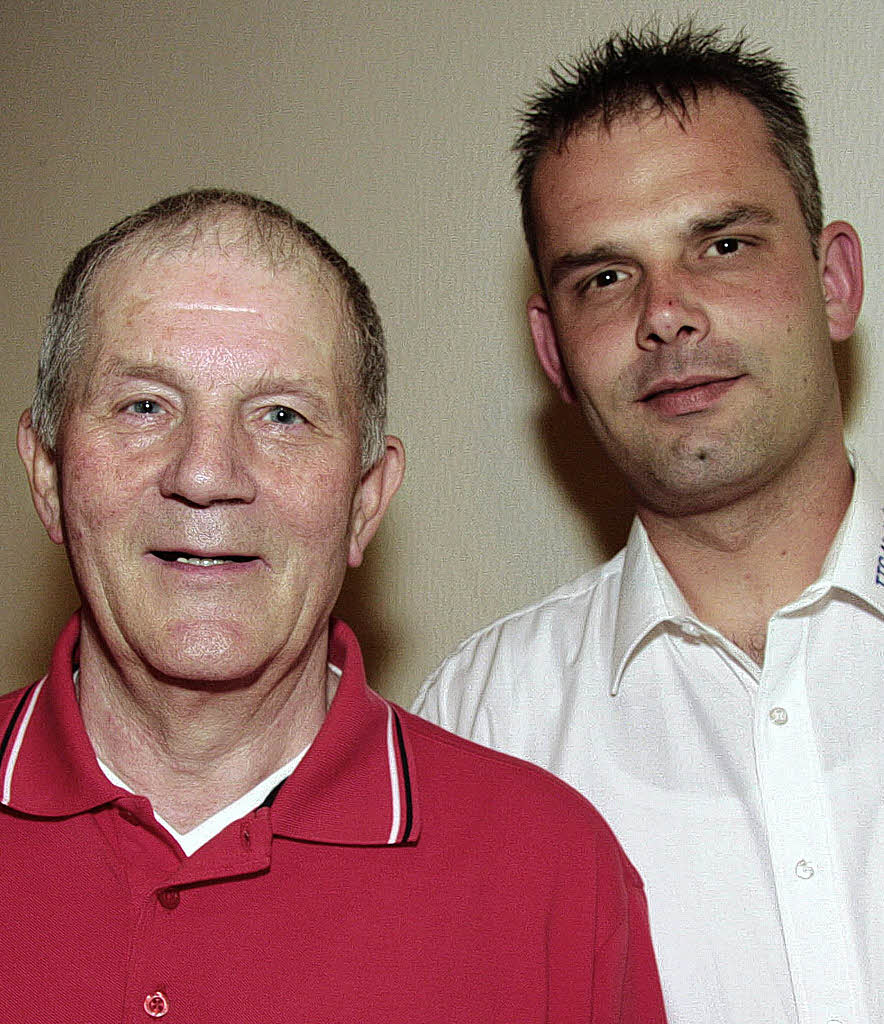 Willi Hirt (links) wurde vom Vorsitzenden Markus Beck zum Ehrenmitglied des ...