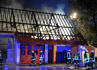 Feuerwehrhaus geht in Flammen auf Feuerwehrhaus geht in Flammen auf
