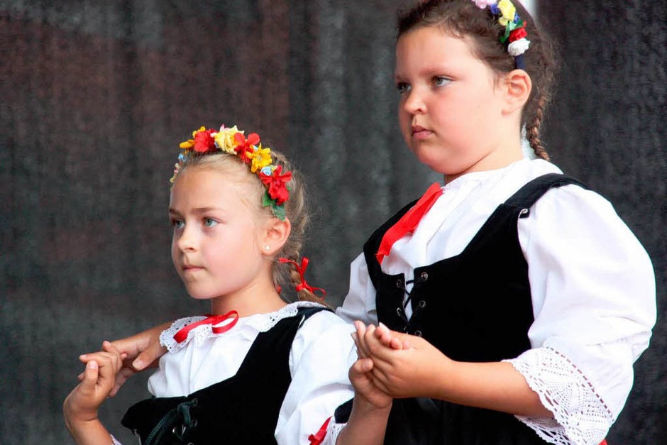 Die Folkloregruppe aus Saint-Louis begeisterte mit traditionellen Volkstänzen auf dem Marktplatz. (Foto: Christine Aniol) Die Folkloregruppe aus Saint-Louis begeisterte mit traditionellen Volkstänzen auf dem Marktplatz. (Foto: Christine Aniol)