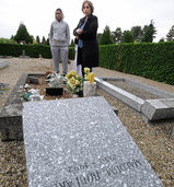 "Zuerst greifen sie Friedhöfe an, dann Menschen" "Zuerst greifen sie Friedhöfe an, dann Menschen"