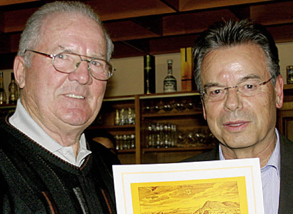 Ehrenpräsident Kurt Grieshaber ehrte <b>Michael Thomae</b> (links) für 40-jährige <b>...</b> - 37730687