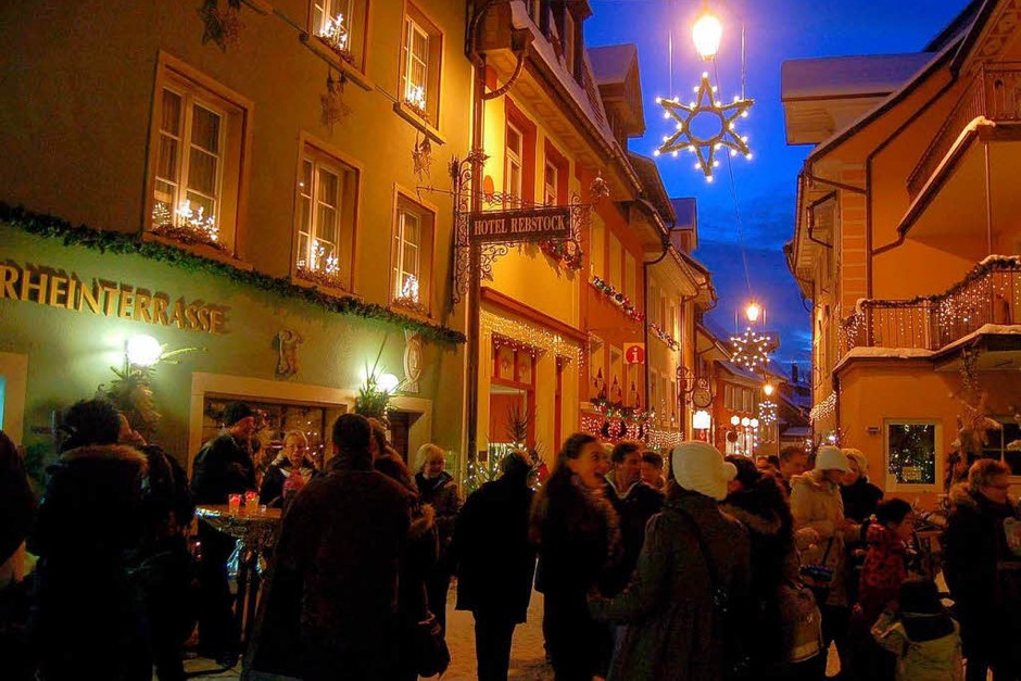 Zauberhaft präsentierte sich Laufenburg zur grenzüberschreitenden Altstadtweihnacht. (Foto: Hildegard Siebold) Zauberhaft präsentierte sich Laufenburg zur grenzüberschreitenden Altstadtweihnacht. (Foto: Hildegard Siebold)