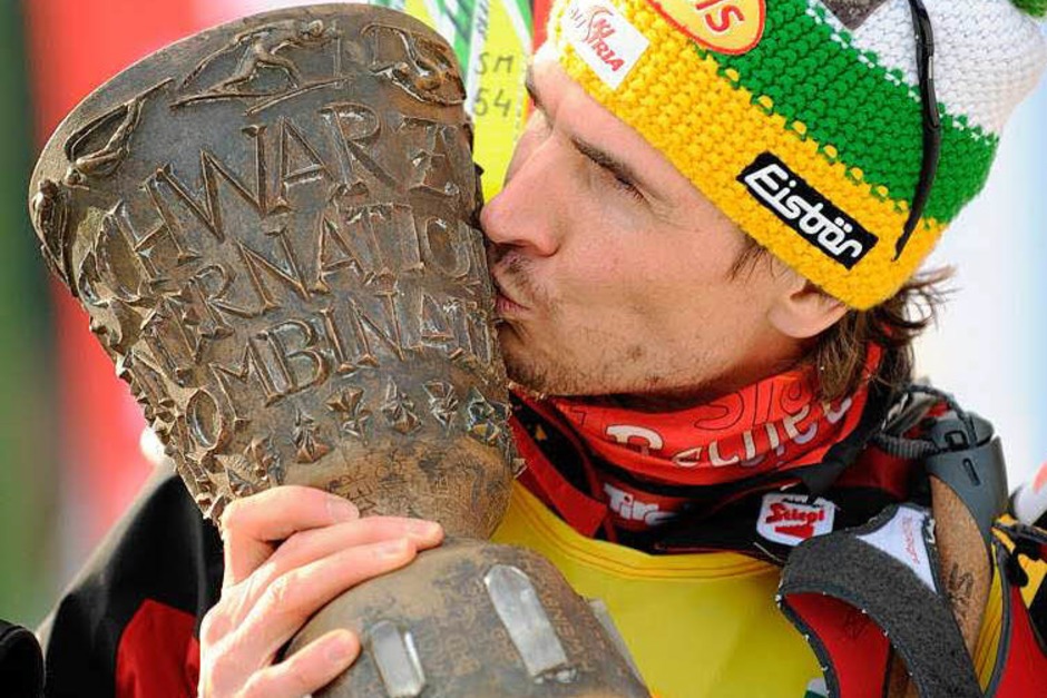Gottwald mit dem „Schwarzwaldpokal“. (Foto: dpa) Gottwald mit dem „Schwarzwaldpokal“. (Foto: dpa)