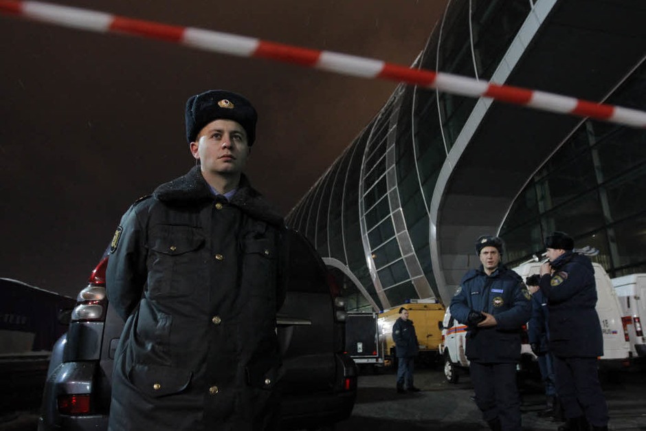 Sicherheitskräfte haben den Ort des Anschlags abgeschirmt. (Foto: dpa) Sicherheitskräfte haben den Ort des Anschlags abgeschirmt. (Foto: dpa)