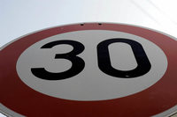 "Nein" zu Tempo 30: Straßburger wollen weiter Gas geben "Nein" zu Tempo 30: Straßburger wollen weiter Gas geben