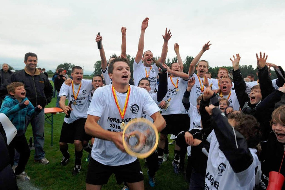 Südbadisches Pokalfinale in Bötzingen: Der FC Teningen schlägt den SV Weil mit 2:1. (Foto: schön) Südbadisches Pokalfinale in Bötzingen: Der FC Teningen schlägt den SV Weil mit 2:1. (Foto: schön)