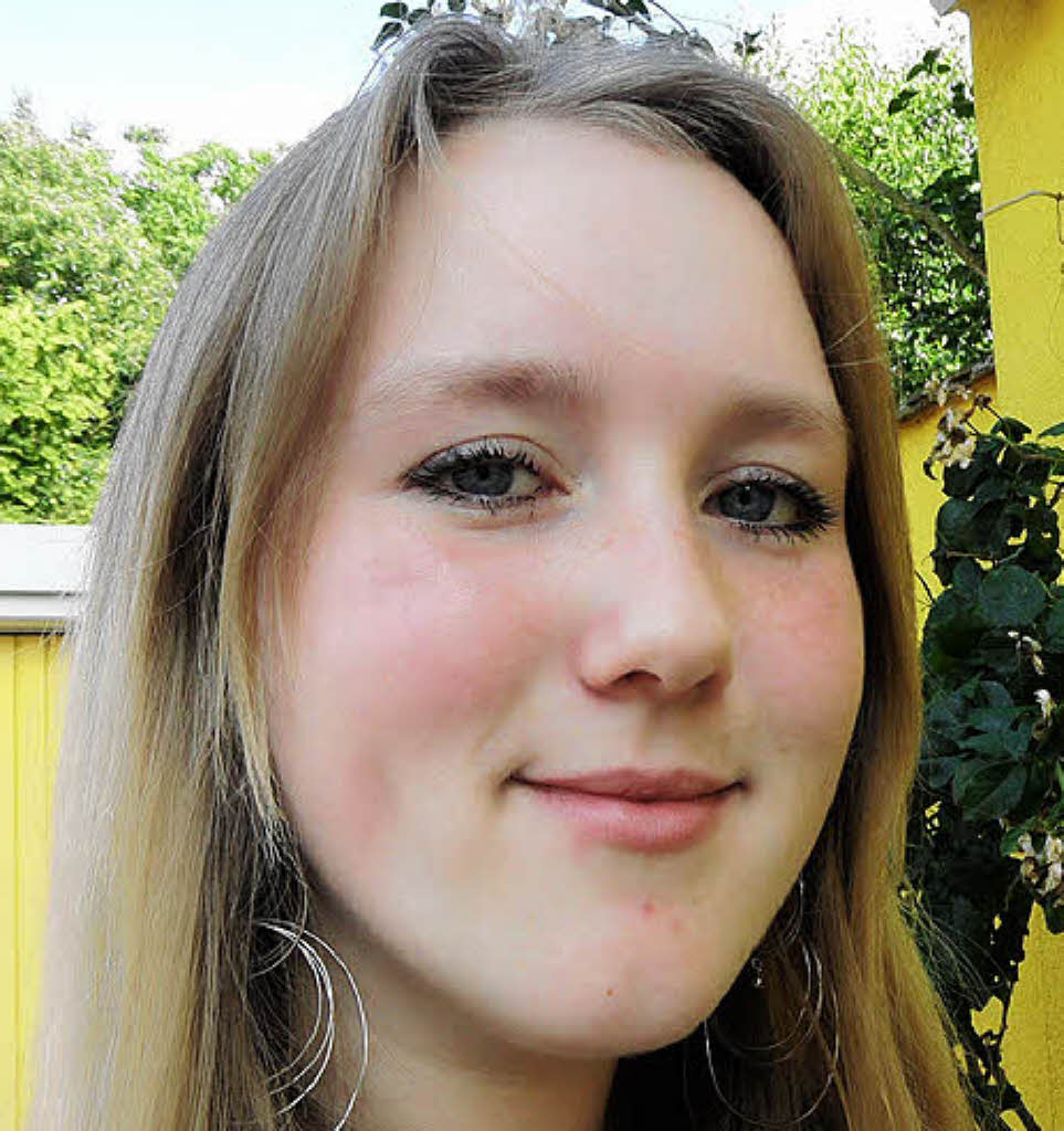 Alexandra Schuler (18), Abiturientin, Neuershausen: „Ich schaue selten Fußball, weil es mich eigentlich nicht so interessiert. - 46704972