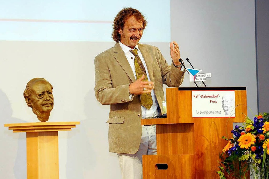 Jörg Laskowski von der Saarbrücker Zeitung bekam den 1. Preis verliehen. (Foto: Ingo Schneider) Jörg Laskowski von der Saarbrücker Zeitung bekam den 1. Preis verliehen. (Foto: Ingo Schneider)