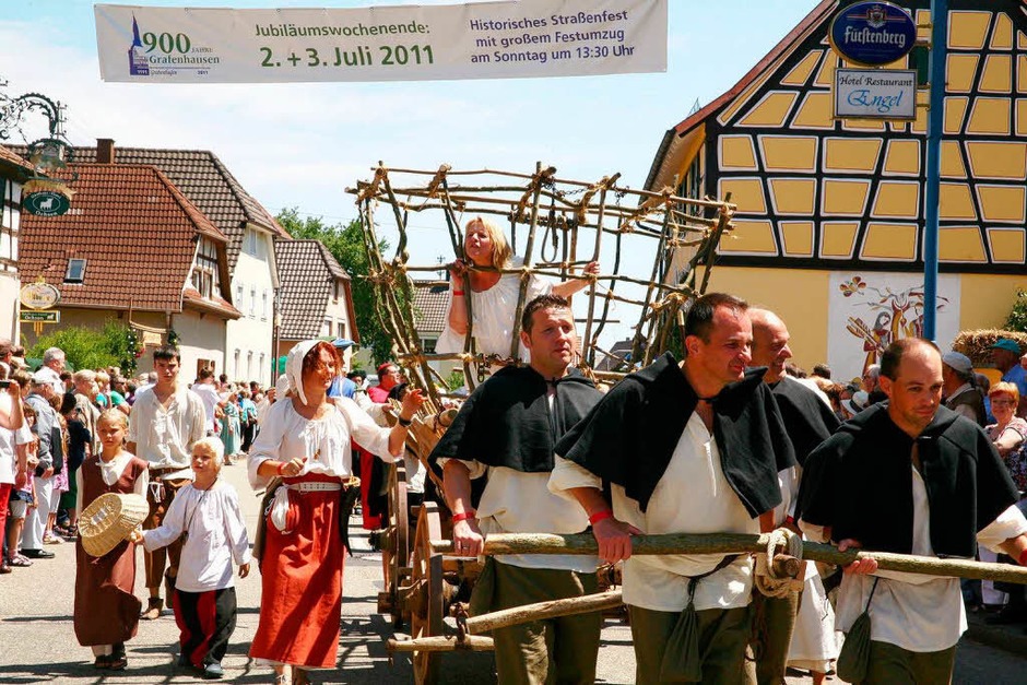 900 Jahre Dorfgeschichte Grafenhausen wurden beim Festumzug und in Themenhöfen dargestellt. (Foto: Sandra Decoux-Kone) 900 Jahre Dorfgeschichte Grafenhausen wurden beim Festumzug und in Themenhöfen dargestellt. (Foto: Sandra Decoux-Kone)