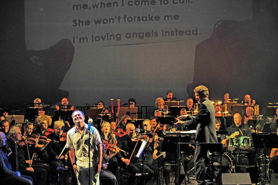 Sprung ins kalte Wasser: Oliver mit Robbie Williams’ „Angels“ (Foto: Maurice Korbel) Sprung ins kalte Wasser: Oliver mit Robbie Williams’ „Angels“ (Foto: Maurice Korbel)