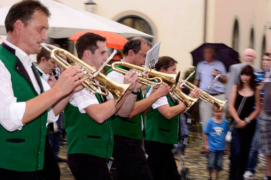 Ein farbenprächtiger Umzug war der Auftakt zum Markgräfler Weinfest in der Fauststadt. Ein farbenprächtiger Umzug war der Auftakt zum Markgräfler Weinfest in der Fauststadt.