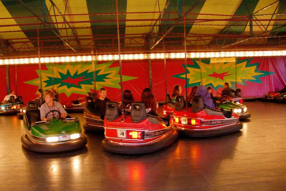 Gutedel oder Winzersekt, Autoscooter oder eine Runde im Riesenrad, Blasmusik oder Boogie? Die Weinfestbesucher haben die Wahl. (Foto: Susanne Müller) Gutedel oder Winzersekt, Autoscooter oder eine Runde im Riesenrad, Blasmusik oder Boogie? Die Weinfestbesucher haben die Wahl. (Foto: Susanne Müller)