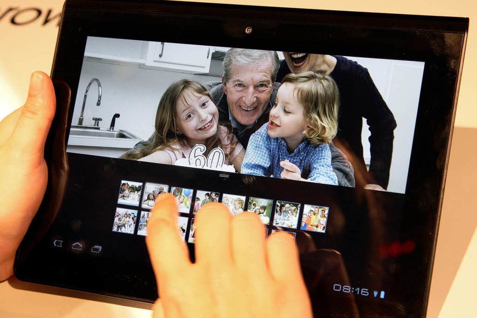 Tablet-Computer stehen auf der Messe wieder einmal im Mittelpunkt. (Foto: dpa) Tablet-Computer stehen auf der Messe wieder einmal im Mittelpunkt. (Foto: dpa)