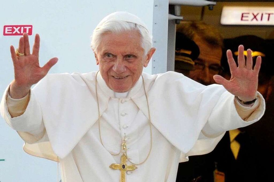 Der Papst verabschiedet sich auf dem Lahrer Flugplatz. (Foto: dapd) Der Papst verabschiedet sich auf dem Lahrer Flugplatz. (Foto: dapd)