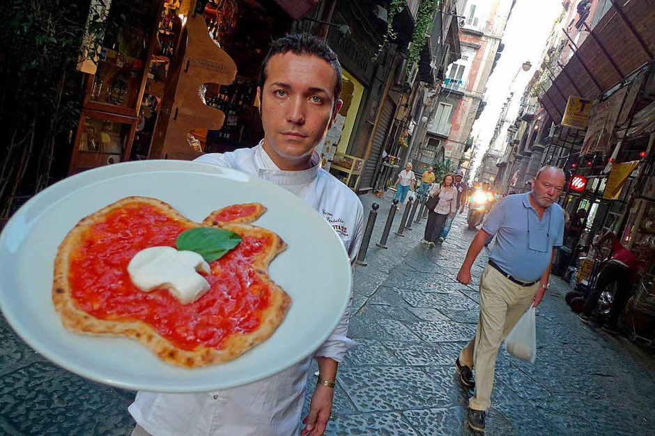 Trauerarbeit made in Italy. (Foto: dpa) Trauerarbeit made in Italy. (Foto: dpa)