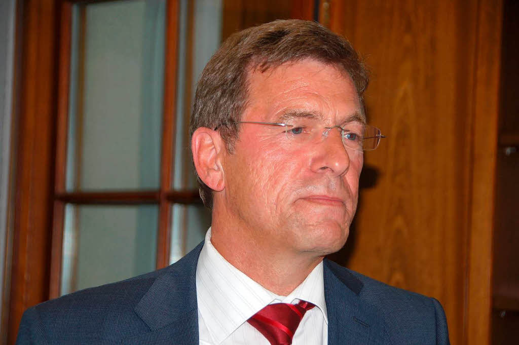 Der neue Vorsitzende Rudi Mattmüller schaut noch ein wenig zweifelnd Foto: ...