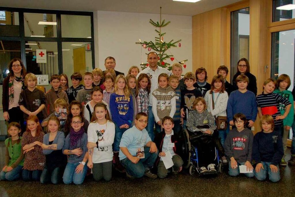 Boxprofi Arthur Abraham besucht im Rahmen der BZ-Aktion Zeitung in der Schule (Zisch) die Mörburgschule in Schutterwald. (Foto: Ralf Burgmaier) Boxprofi Arthur Abraham besucht im Rahmen der BZ-Aktion Zeitung in der Schule (Zisch) die Mörburgschule in Schutterwald. (Foto: Ralf Burgmaier)