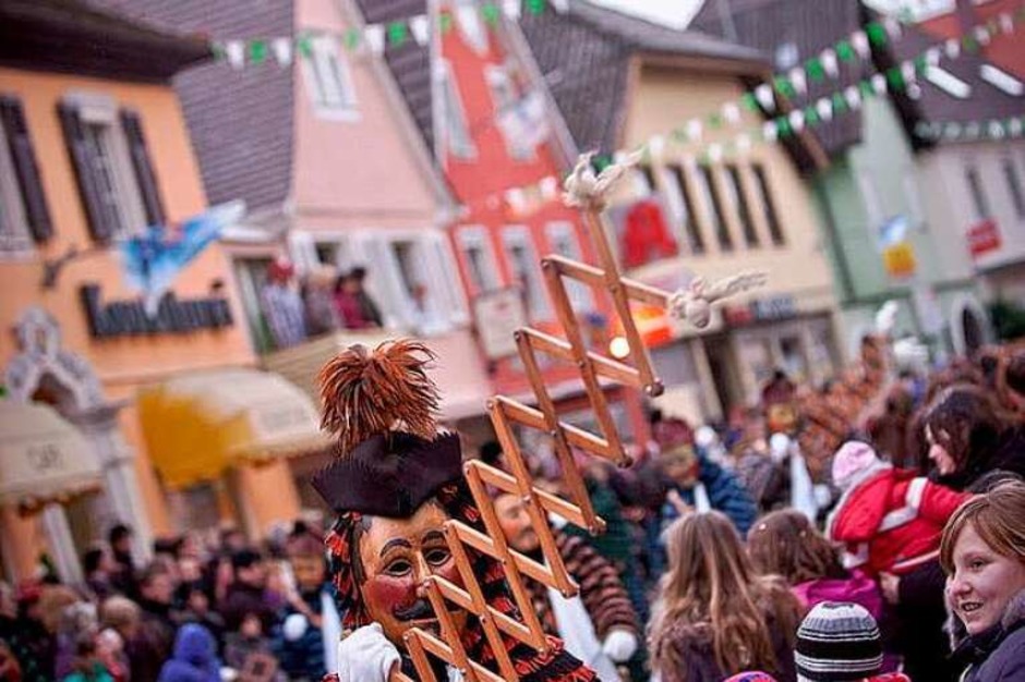 120 Gruppen oder 6500 Hästräger feiern in Herbolzheim (Foto: Janos Ruf) 120 Gruppen oder 6500 Hästräger feiern in Herbolzheim (Foto: Janos Ruf)