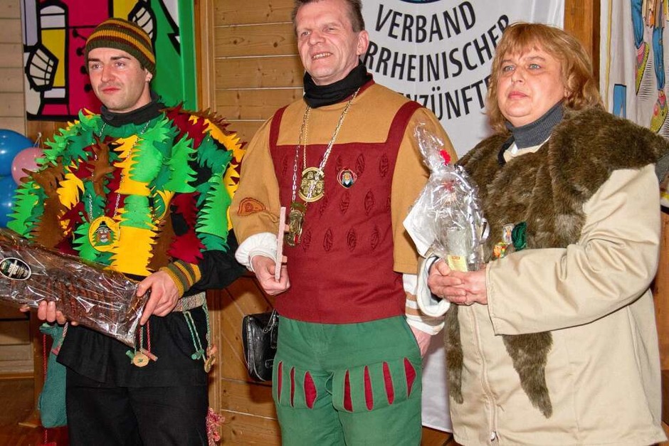 Gastzünfte bringen Geschenke mit (Foto: Wilfried Dieckmann) Gastzünfte bringen Geschenke mit (Foto: Wilfried Dieckmann)