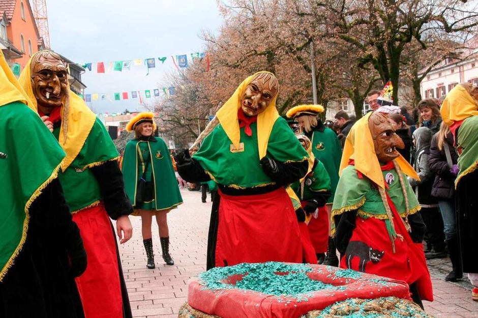 Eindrücke vom Schopfheimer Fasnachtsumzug (Foto: Marlies Jung-Knoblich) Eindrücke vom Schopfheimer Fasnachtsumzug (Foto: Marlies Jung-Knoblich)