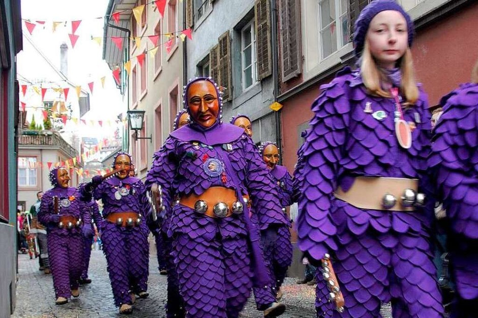 Kunterbunt ging’s zu beim Umzug am Fasnachtsso ntag in Laufenburg (Foto: Ralph Fautz) Kunterbunt ging’s zu beim Umzug am Fasnachtsso ntag in Laufenburg (Foto: Ralph Fautz)