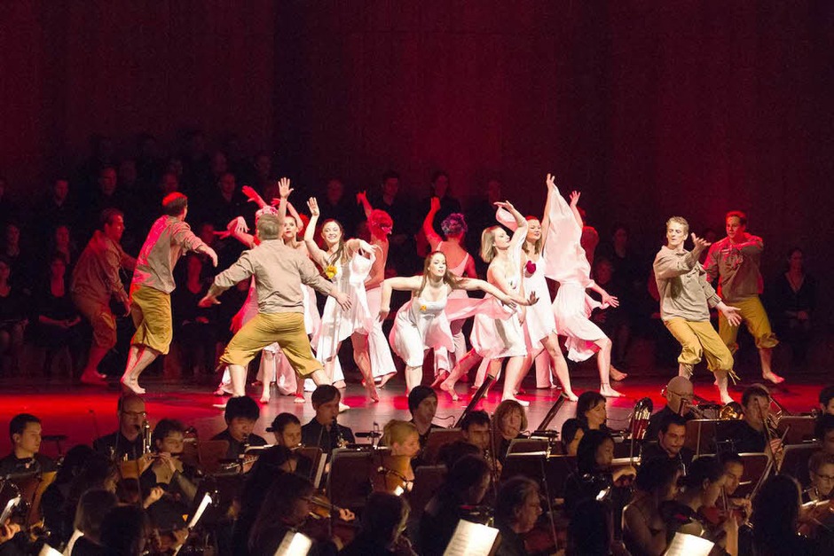 Showakrobatik zu Filmmusik erfreute die Zuschauer im Freiburger Konzerthaus. (Foto: Janos Ruf) Showakrobatik zu Filmmusik erfreute die Zuschauer im Freiburger Konzerthaus. (Foto: Janos Ruf)