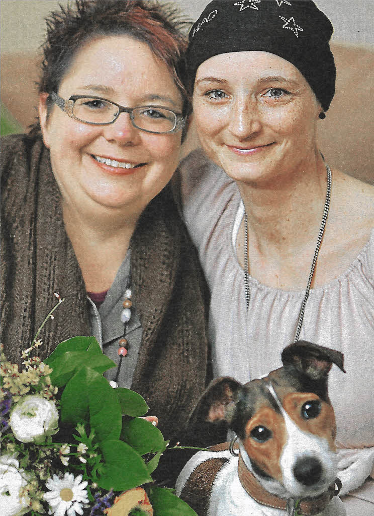 Cecile Meyer (rechts) mit Dorothea Oldak und Hund.