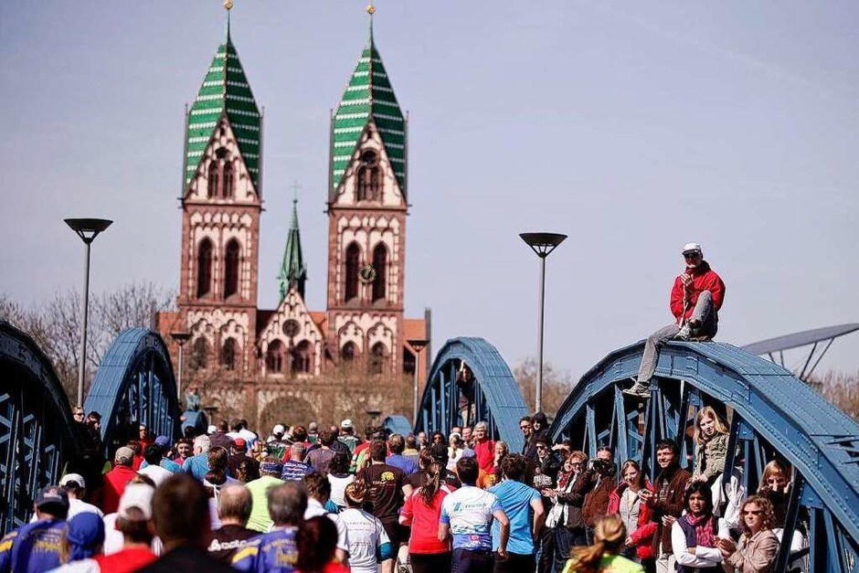 Der Freiburg Marathon - ein Fest für Läufer (Foto: Janos Ruf) Der Freiburg Marathon - ein Fest für Läufer (Foto: Janos Ruf)