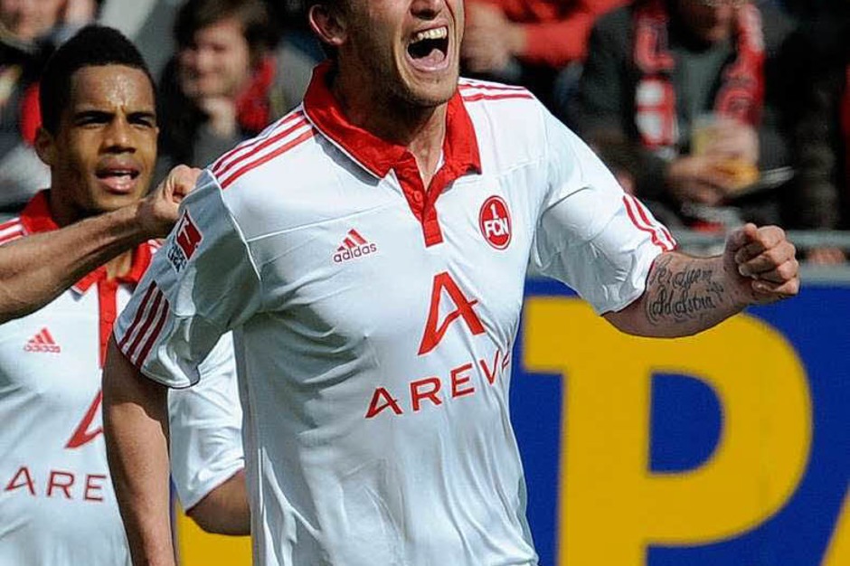 Tomas Pekhart von Nürnberg bejubelt seinen 2:0-Treffer gegen Freiburg. (Foto: dpa) Tomas Pekhart von Nürnberg bejubelt seinen 2:0-Treffer gegen Freiburg. (Foto: dpa)